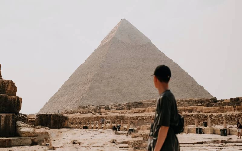 Pirâmides de Gizé, Museu Egípcio, Cidadela do Cairo e Bazar El Khan no Cairo.